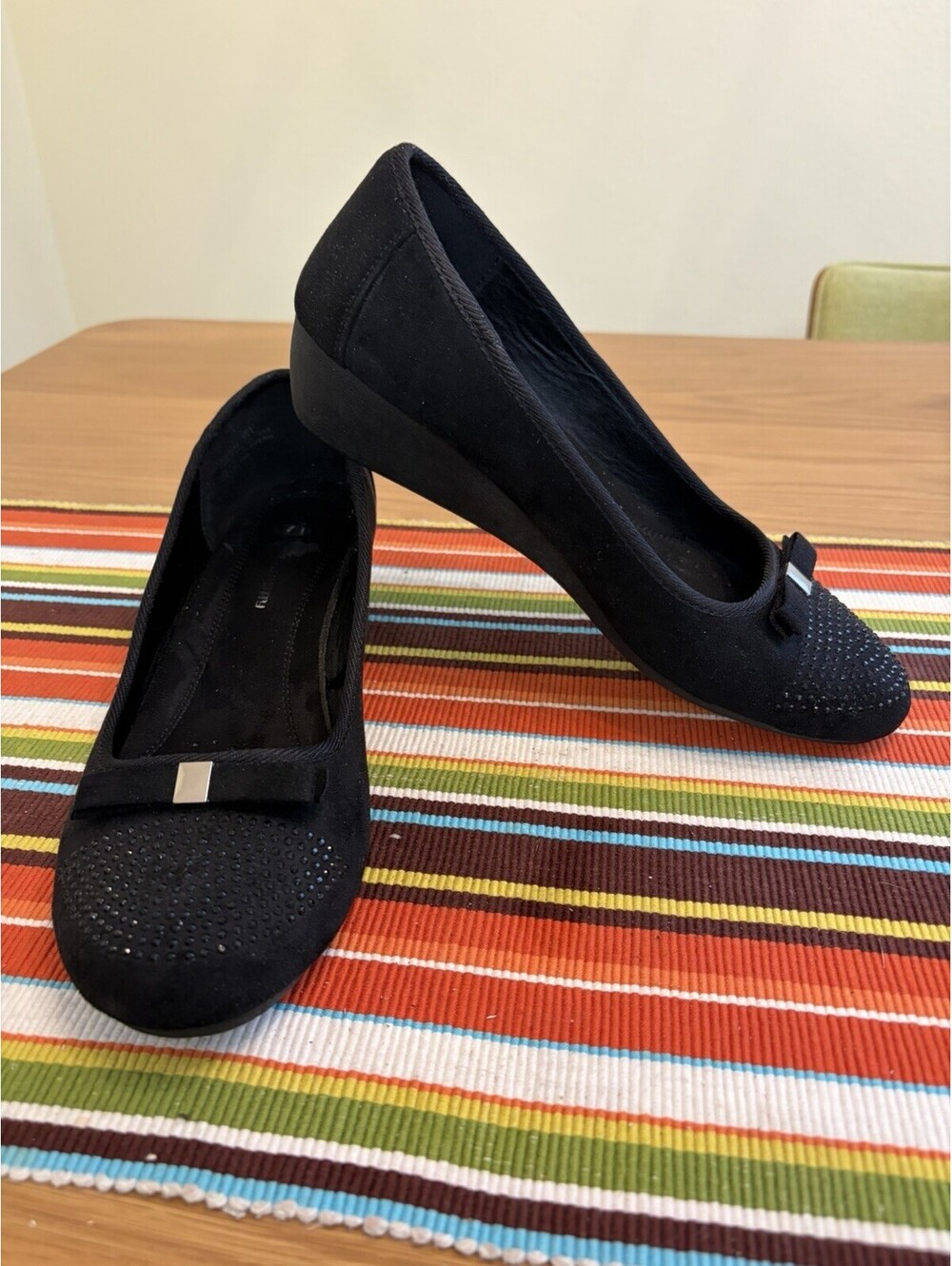CL by Laundry Faux Suede & Rhinestone Wedge Comfort Shoes Size 9W Black With Bow - Picture 2 of 9